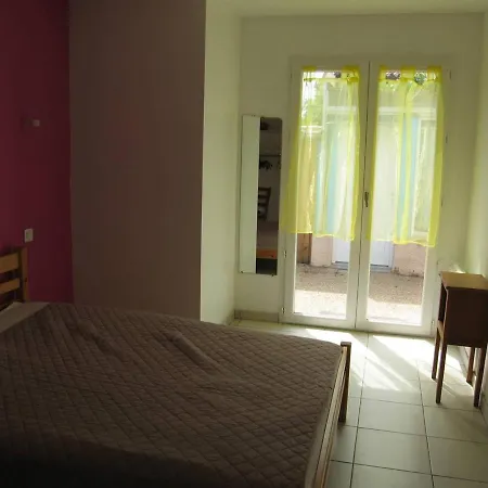 4 Pièces, 10 Couchages, Jardin, Terrasses, à 900m De La Plage, Saint-cyprien - Fr-1-106-35