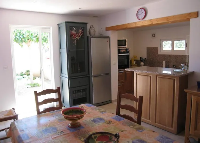 Villa 4 Pieces, 10 Couchages, Jardin, Terrasses, A 900m De La Plage, Saint-cyprien - Fr-1-106-35 *