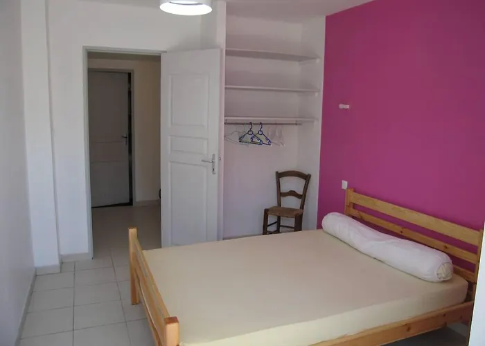 4 Pieces, 10 Couchages, Jardin, Terrasses, A 900m De La Plage, Saint-cyprien - Fr-1-106-35