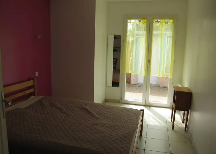 4 Pieces, 10 Couchages, Jardin, Terrasses, A 900m De La Plage, Saint-cyprien - Fr-1-106-35