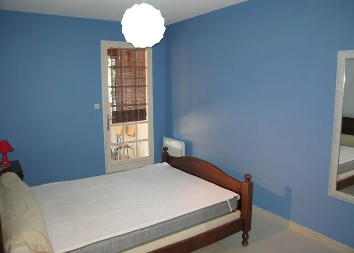 4 Pieces, 10 Couchages, Jardin, Terrasses, A 900m De La Plage, Saint-cyprien - Fr-1-106-35 Villa